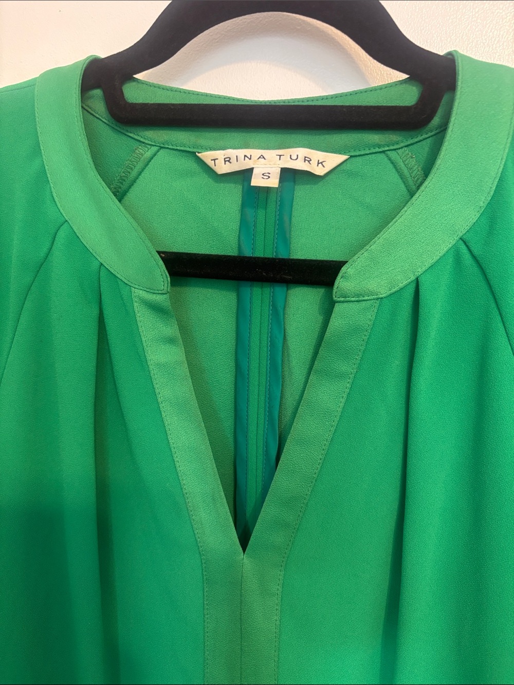 Trina Turk Kelly Green Long Sleeve Shift Dress - Picture 2 of 5